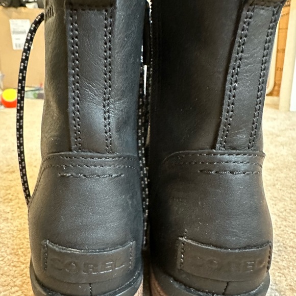 Sorel waterproof winter boots! Worn once! In box. - Picture 3 of 5